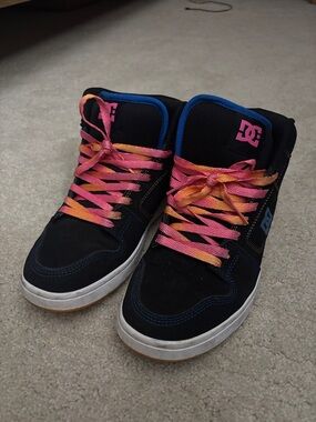 Women’s DC’s size 7.5